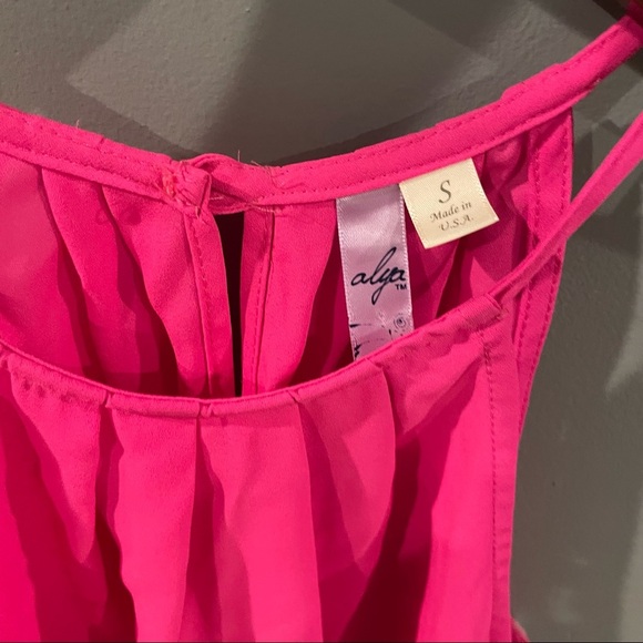Beautiful hot pink top 💗💓Alya S - Picture 2 of 3